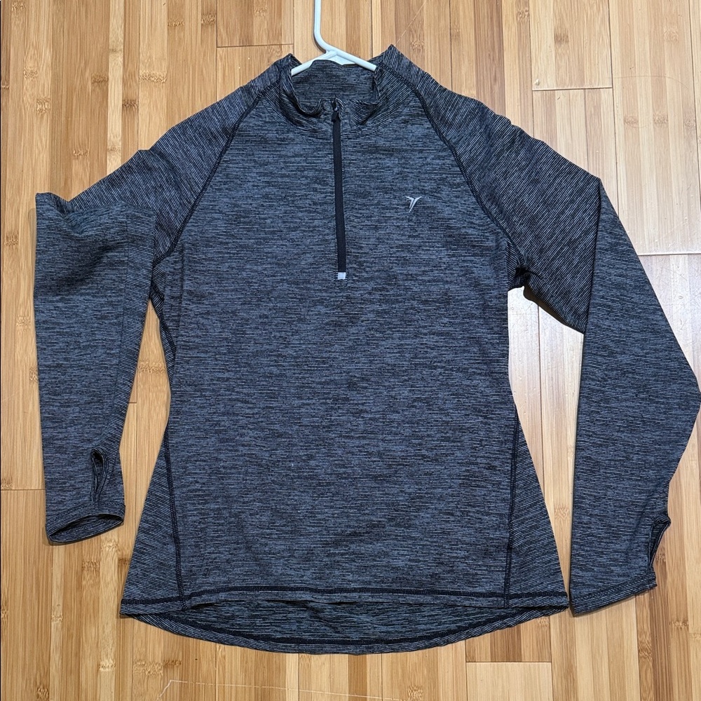 Old Navy Active Heathered Black & White Athletic Top